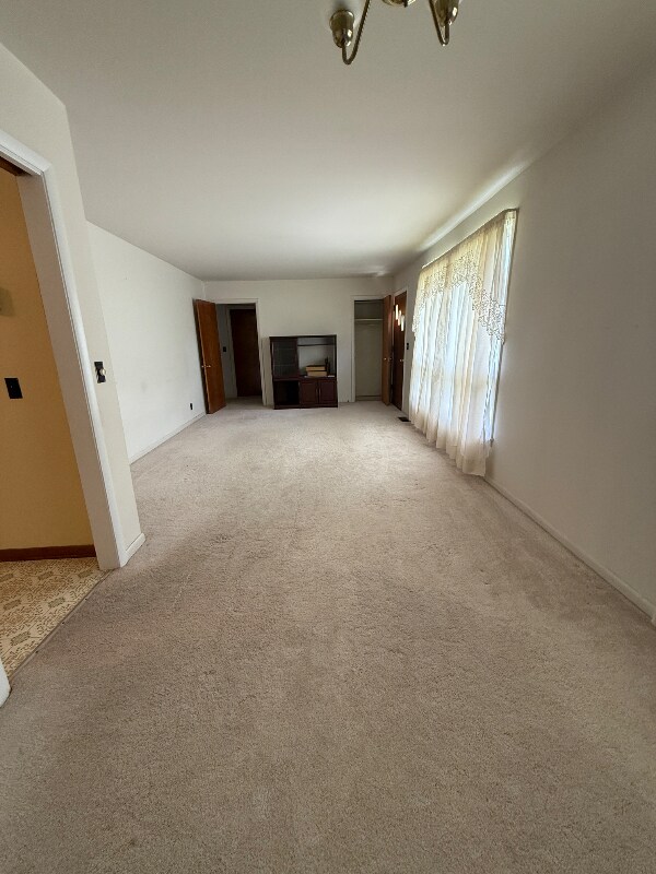 Building Photo - 490 Sunliner Dr