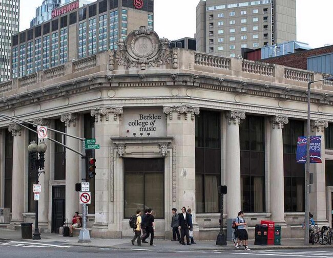 Foto del edificio - 64 Charlesgate E