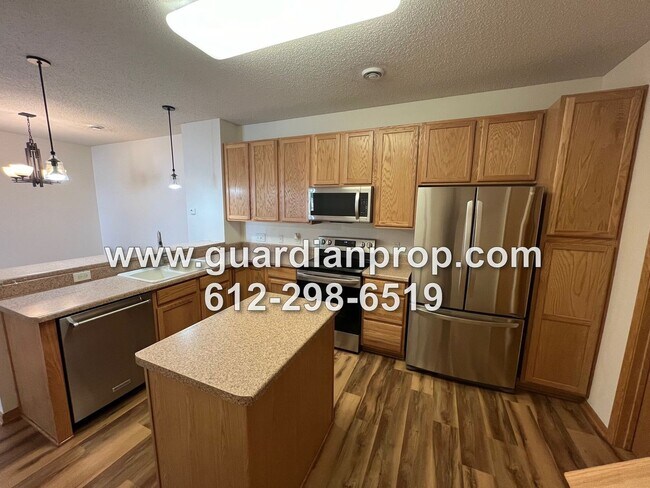 Foto del edificio - Woodbury Townhouse Available Now, Open Flo...