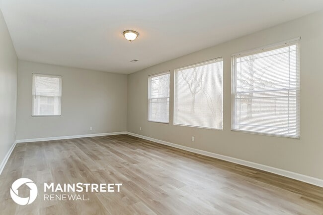 Building Photo - 827 E 115th St
