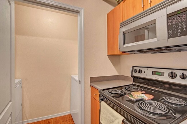 Building Photo - Acclaim