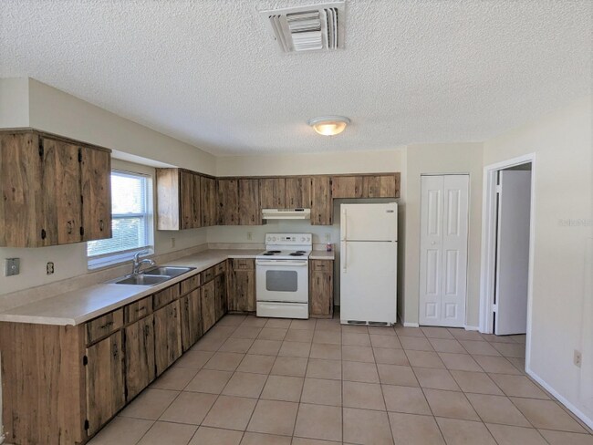 Building Photo - 511 N John St