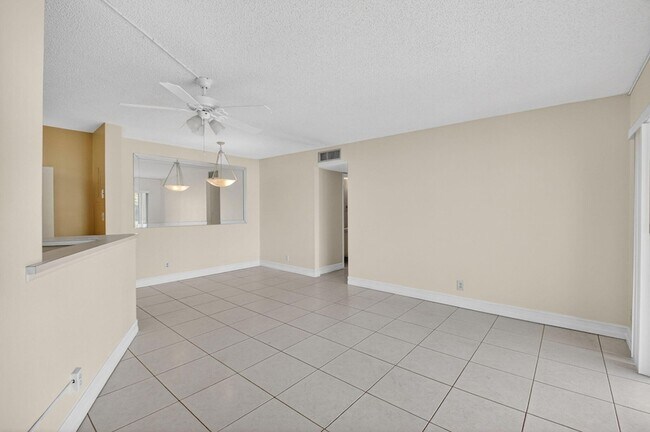 Foto del edificio - 7535 S Oriole Blvd