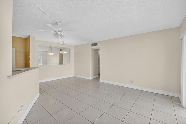 Building Photo - 7535 S Oriole Blvd