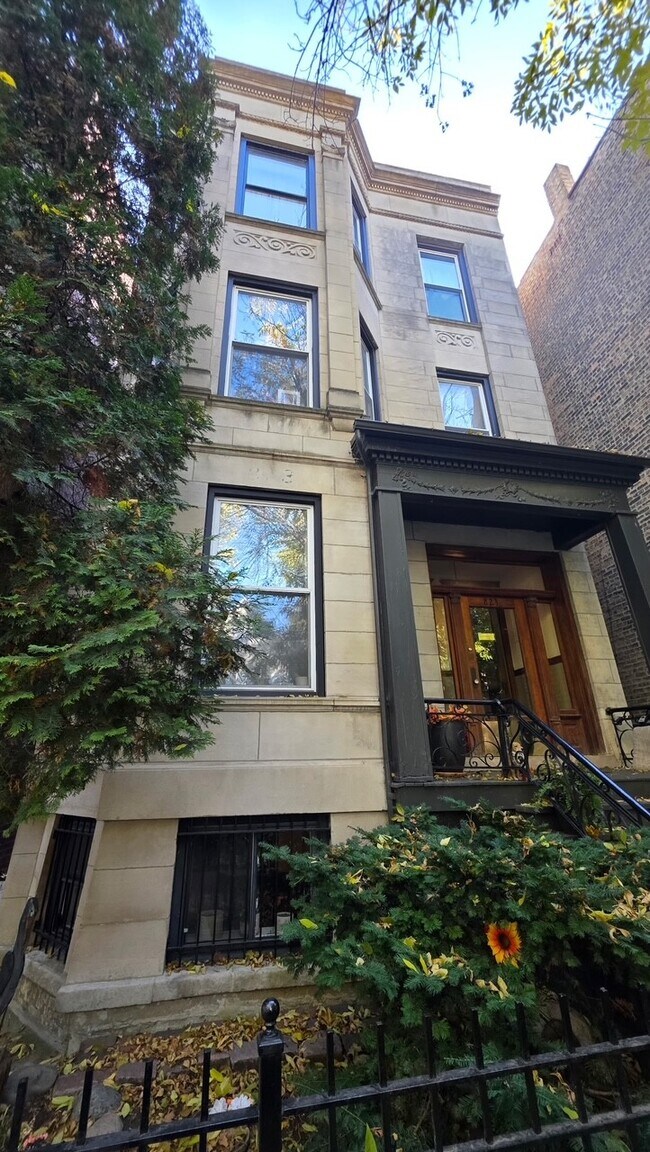 Foto del edificio - 823 W Roscoe St