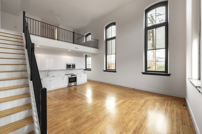 Building Photo - Burton One Bedroom Loft