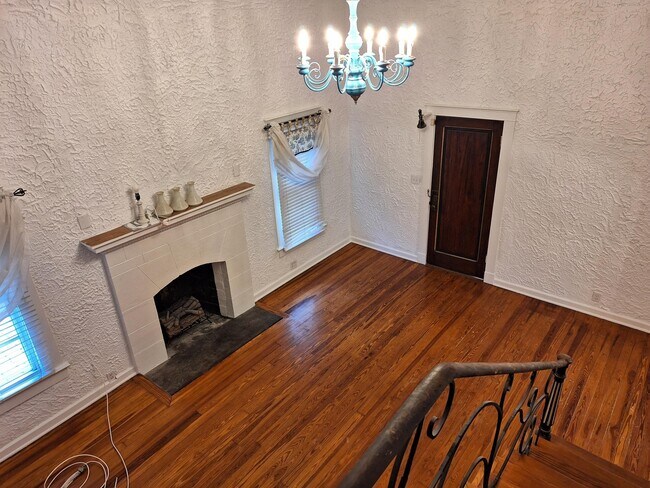 Building Photo - 512 N Seacrest Blvd