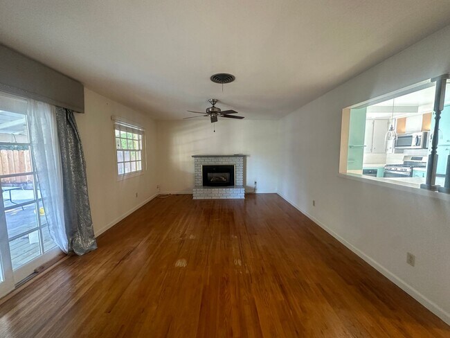 Foto del edificio - 925 Ventura Dr