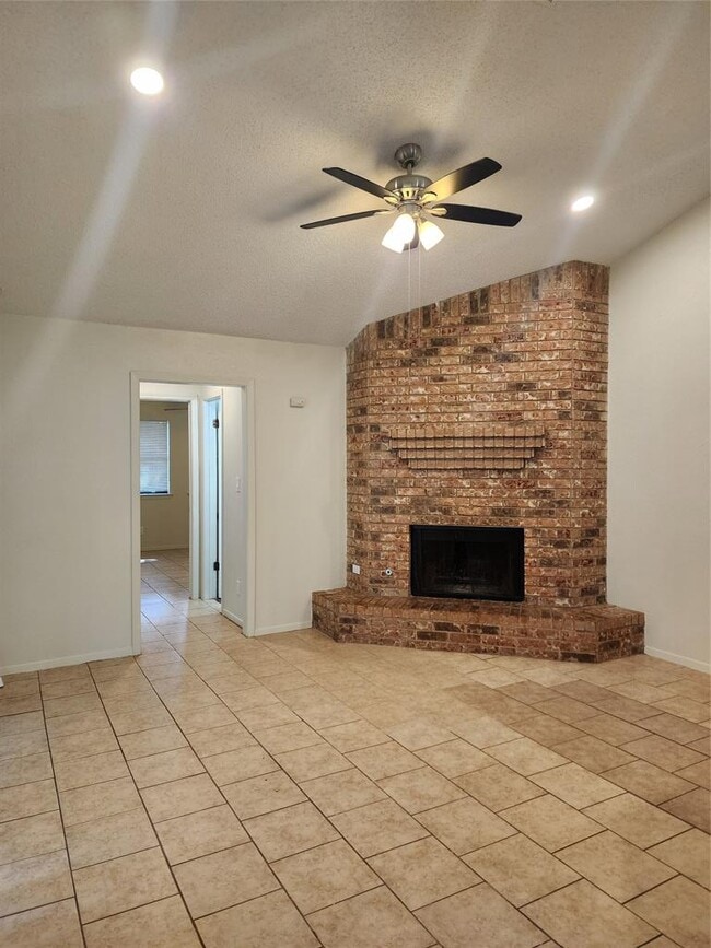 Building Photo - 2610 Garrettson Dr