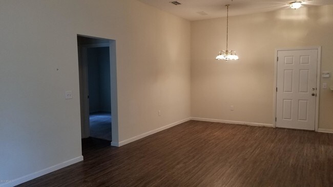 Building Photo - 6087 Maggies Cir