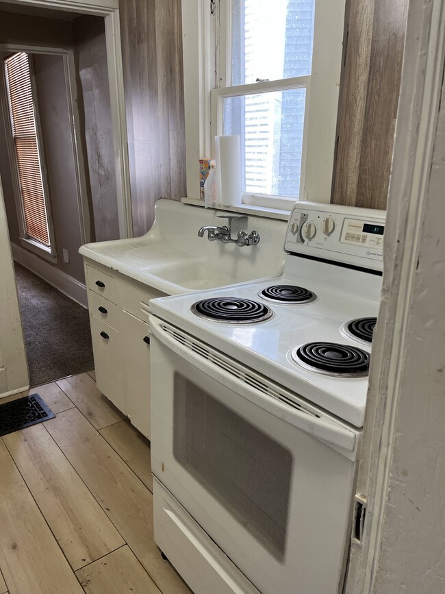 Kitchen 2 - 522 W High St