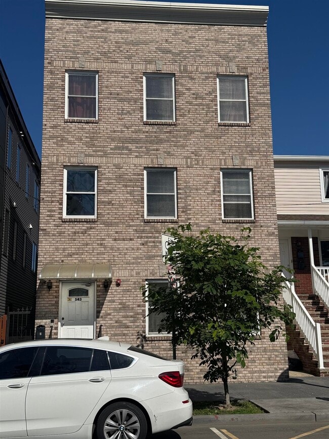 Building Photo - 543 Central Ave