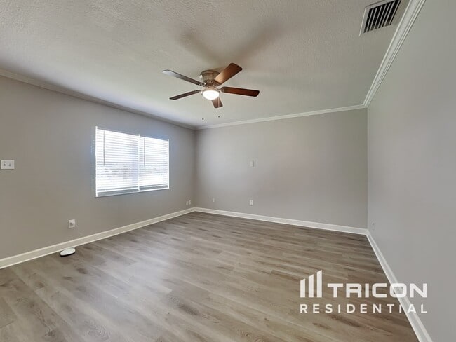 Building Photo - 1565 Palm Pl