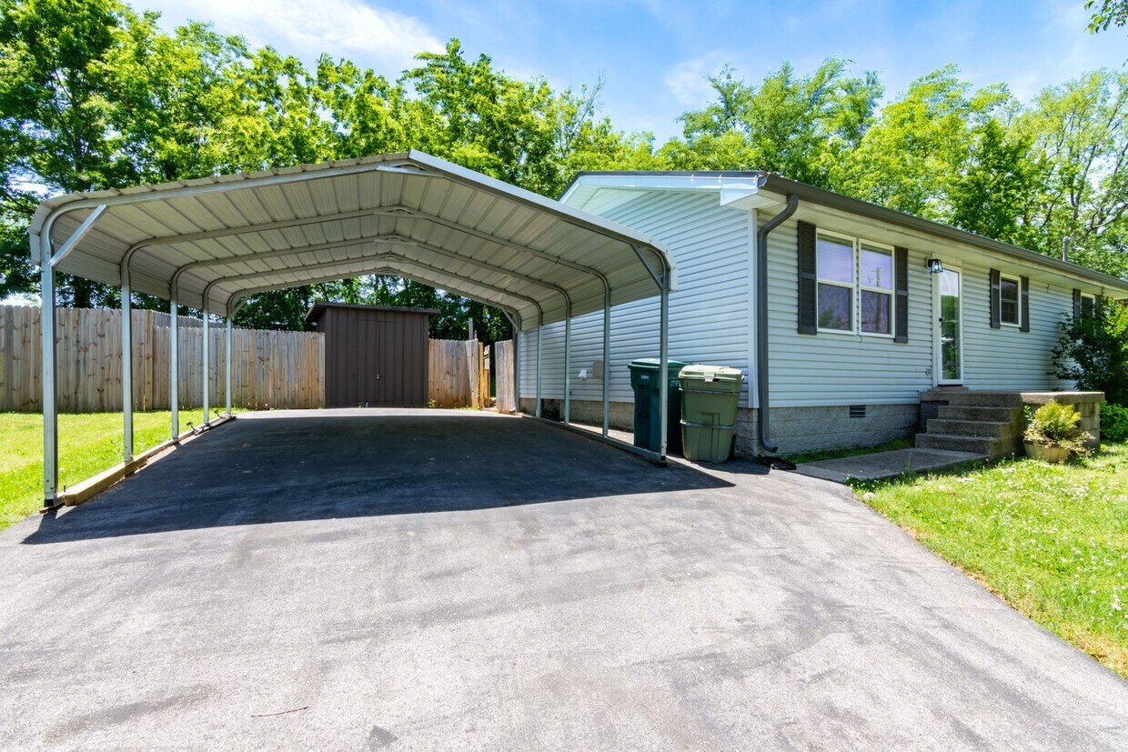 Primary Photo - For Lease - 3 Bedroom 2 Bath, 1000 Sqft, L...
