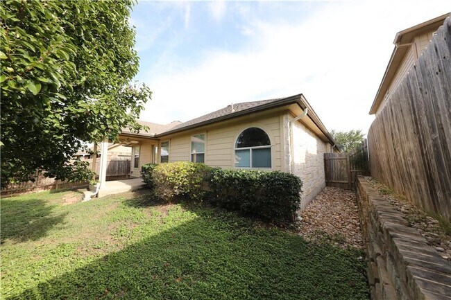 Foto del edificio - 1813 Slate Creek Dr