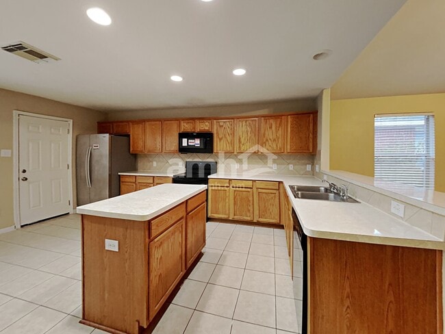 Building Photo - 3318 Falcon Trail Dr