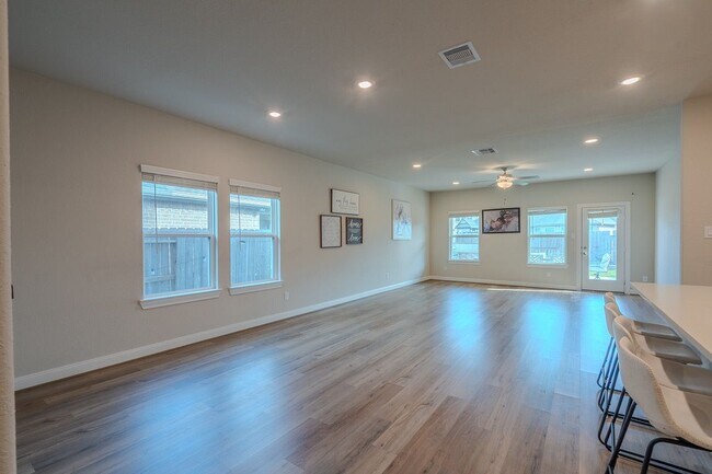 Building Photo - 24714 Aliaga Gln Dr