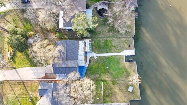 Foto del edificio - 13318 Southshore Dr