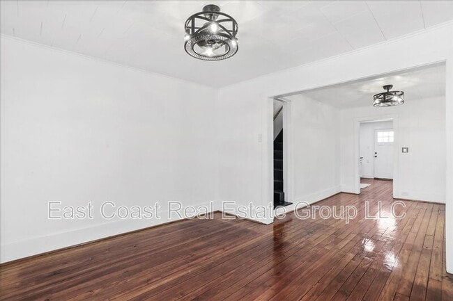Building Photo - 16 Woods Ln