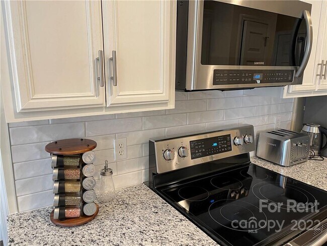 Foto del edificio - 7315 Heronwood Ln