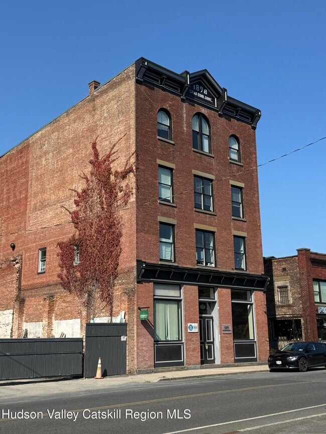 Foto del edificio - 15 Railroad Ave