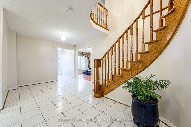 Building Photo - 89 Woodlot Cres