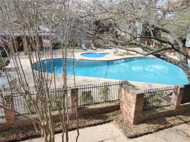Building Photo - 7122 Wood Hollow Dr