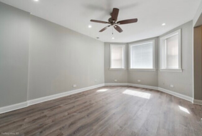 Foto del edificio - 2230 W Augusta Blvd