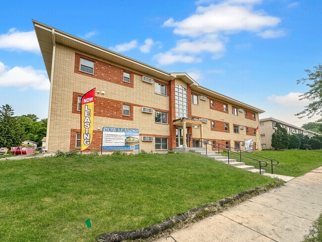 Building Photo - Mast Apartments I & II