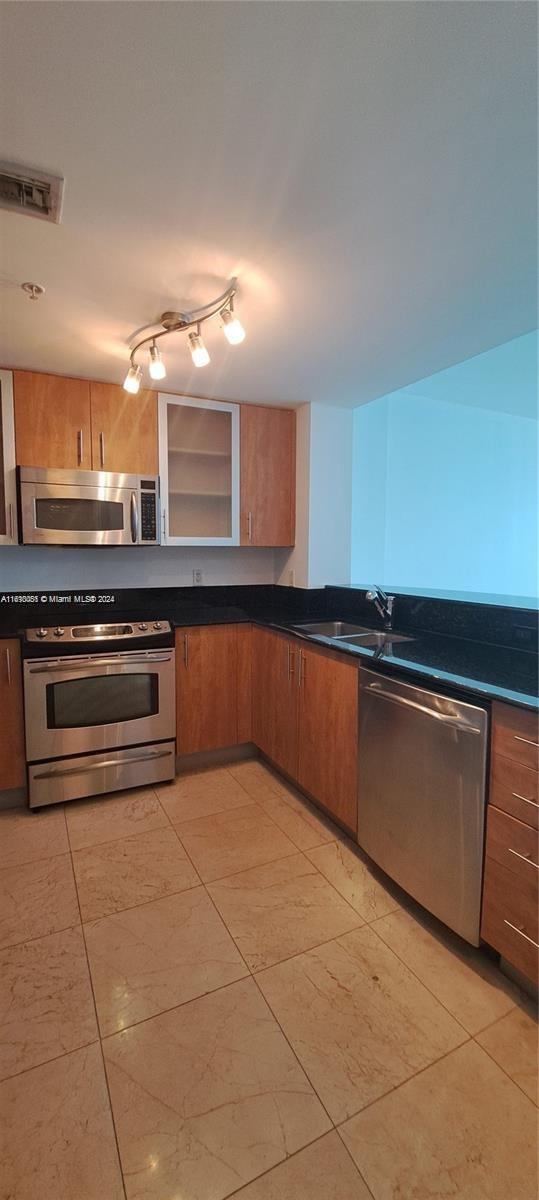 Foto del edificio - 7900 Harbor Island Dr