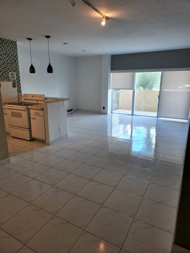 Building Photo - 880 NE 69th St