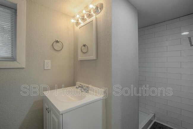 Foto del edificio - 1102 S Crisp Ave