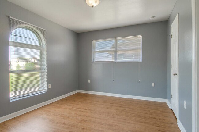 Building Photo - 6759 Tara Ln