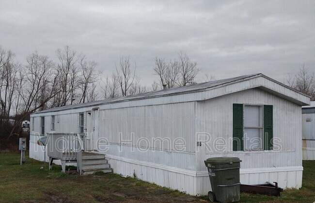 Building Photo - 15 Leisure Ln