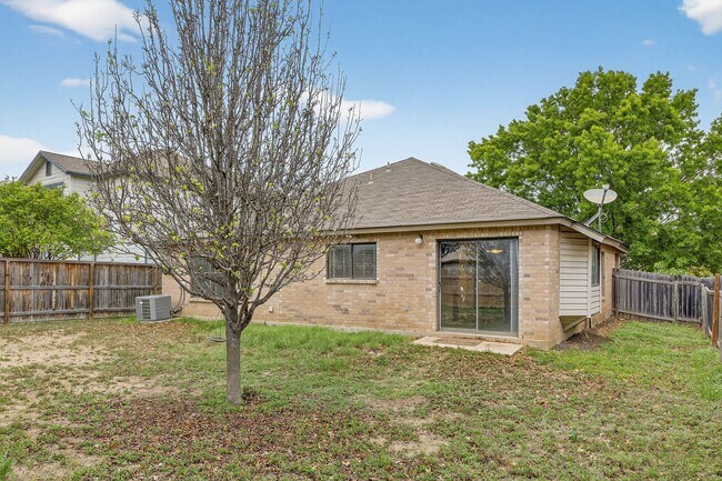 Foto del edificio - 10526 Bluegrass Pond