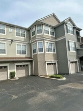 Building Photo - 3373 S Kirkman Rd