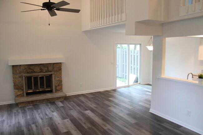 Foto del edificio - 6135 Sawmill Woods Dr