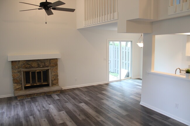 Building Photo - 6135 Sawmill Woods Dr