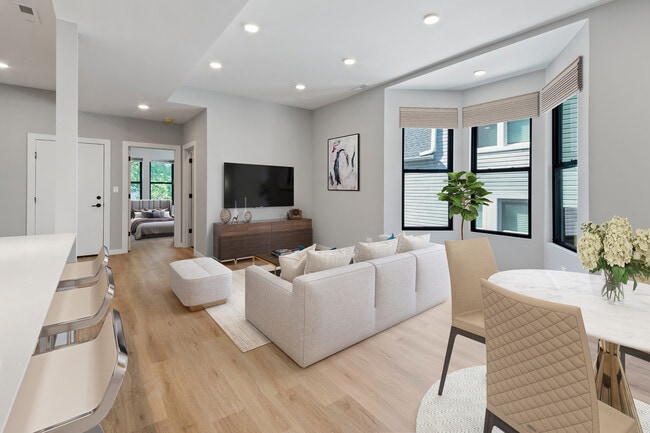 Building Photo - 3520 W Shakespeare Ave