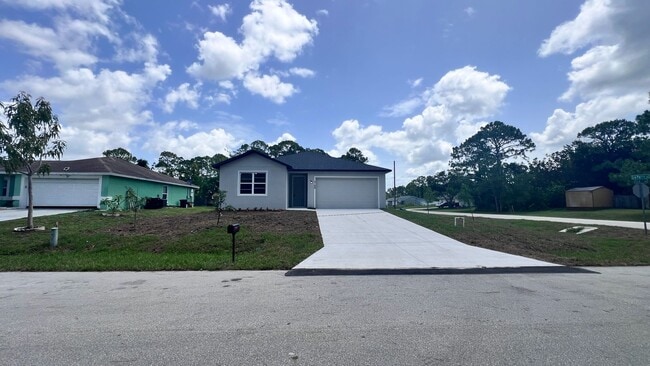Building Photo - Available for move in June 25th! Be the FI...
