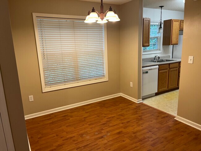 Foto del edificio - 1305 Cedar Shoals Dr