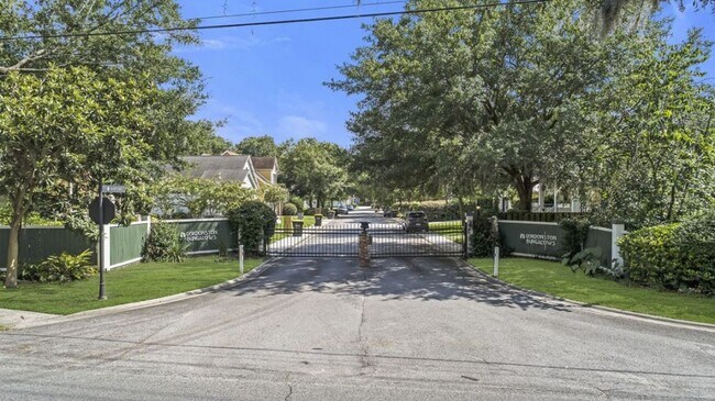 Building Photo - 3 Bd/2th Home-Gated-Gordonston