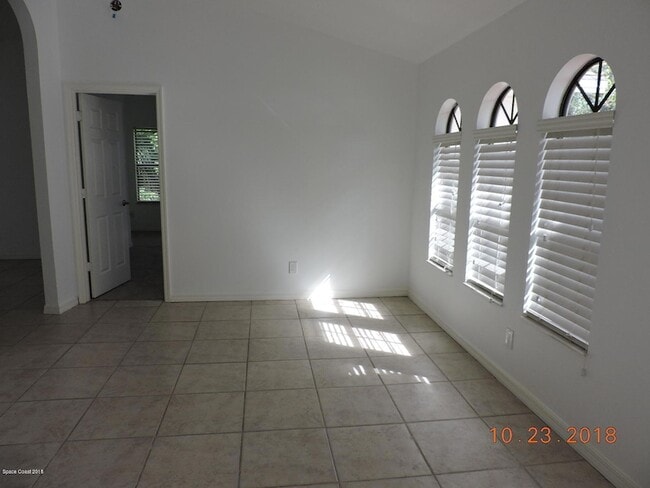 Building Photo - 2195 Ladner Rd NE