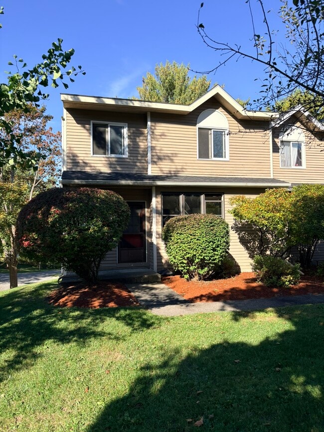 Building Photo - M9 Stonehedge Dr