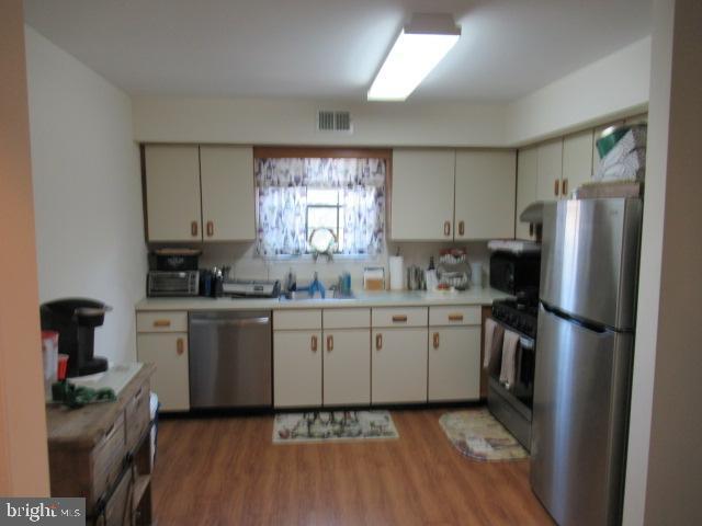Foto del edificio - 19 Barclay Ct