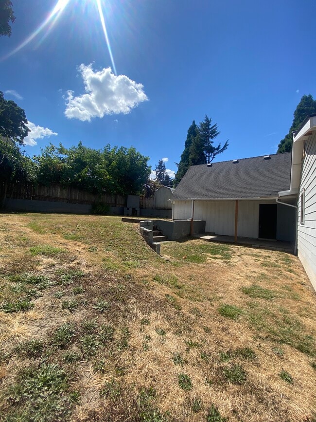 Building Photo - GR-0104