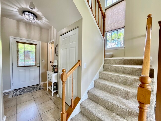 Building Photo - 547 Woodcrest Dr
