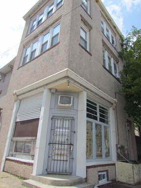 Primary Photo - 400 N 32nd St