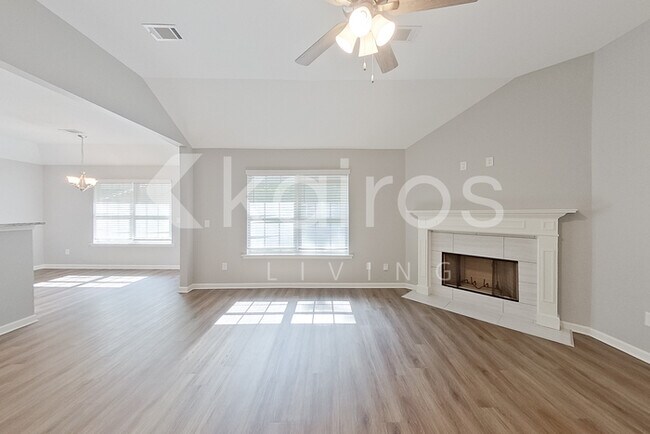Building Photo - 749 Park Ln