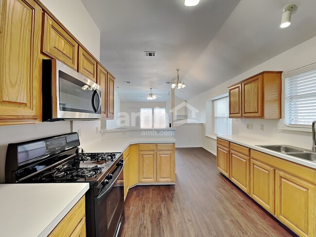 Foto del edificio - 1204 Buehler Ct